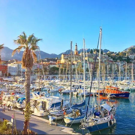 Bateau Proche De La Hotel na wodzie Mentona
