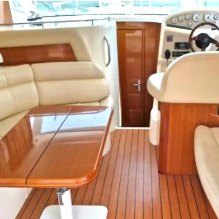 Bateau Proche De La