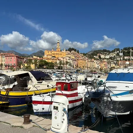 Bateau Proche De La Bateau-hôtel